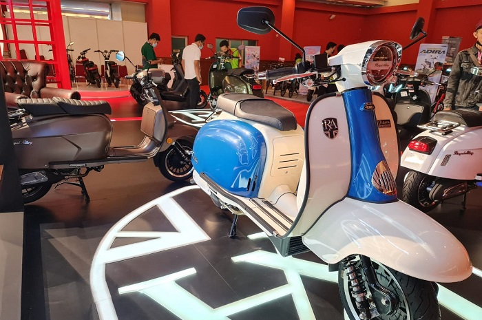 Motor baru saingan Vespa resmi dijual, fitur lengkap harga segini.