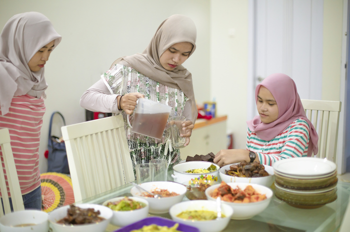 Ilustrasi berbuka puasa bersama.