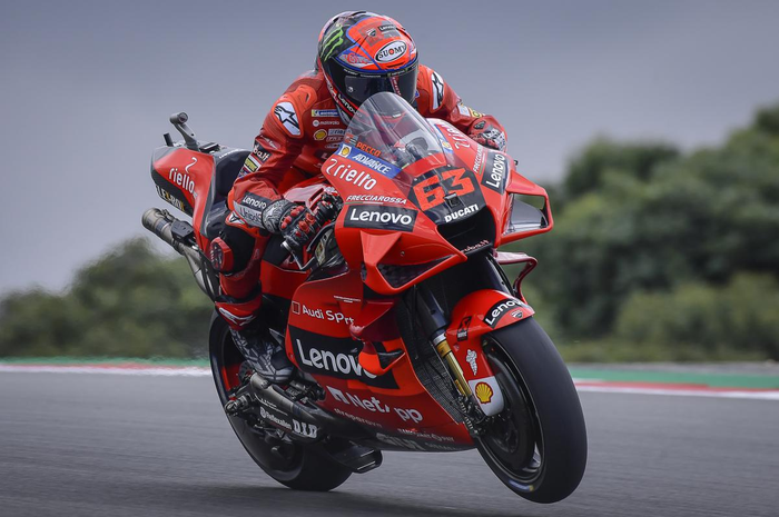 Legenda MotoGP, Max Biaggi sebut murid dari Valentino Rossi telah menemukan kunci untuk menaklukan Ducati seperti Jorge Lorenzo.