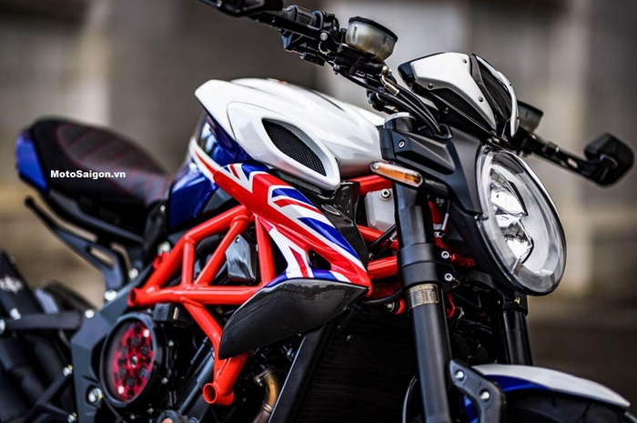 Motor baru MV Agusta Dragster 800 London Special resmi meluncur, desain gahar tapi kok enggak dijual,