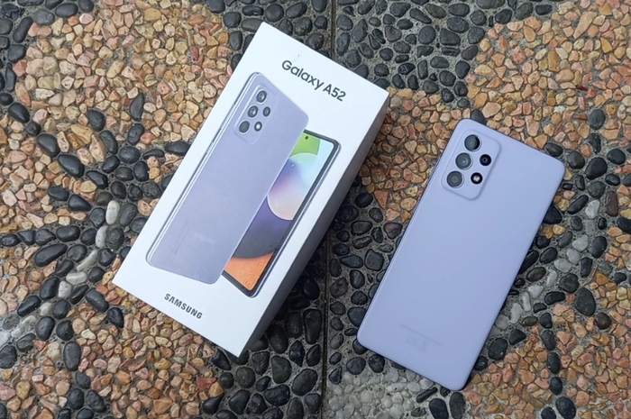 Unboxing Samsung Galaxy A52 dengan RAM 8GB/256GB memori penyimpanan.