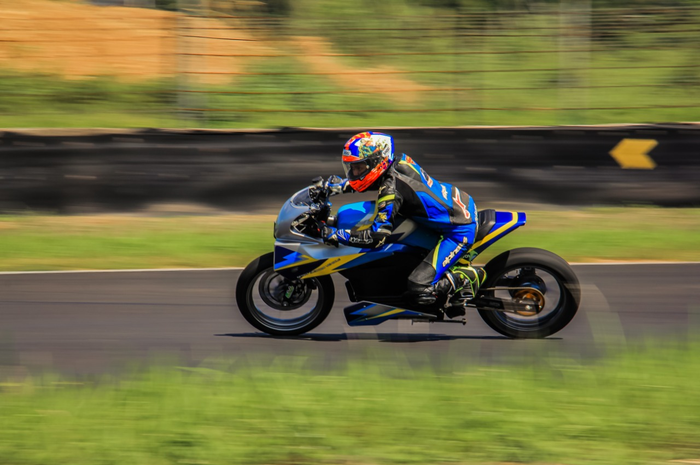 Motor Listrik bikinan anak bangsa dari Universitas Budi Luhur tes di sirkuit Sentul, Bogor, Jawa Barat, tembus top speed segini.