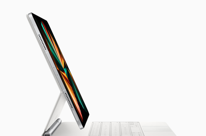 iPad Pro 2021 dengan Magic Keyboard dan Apple Pencil.