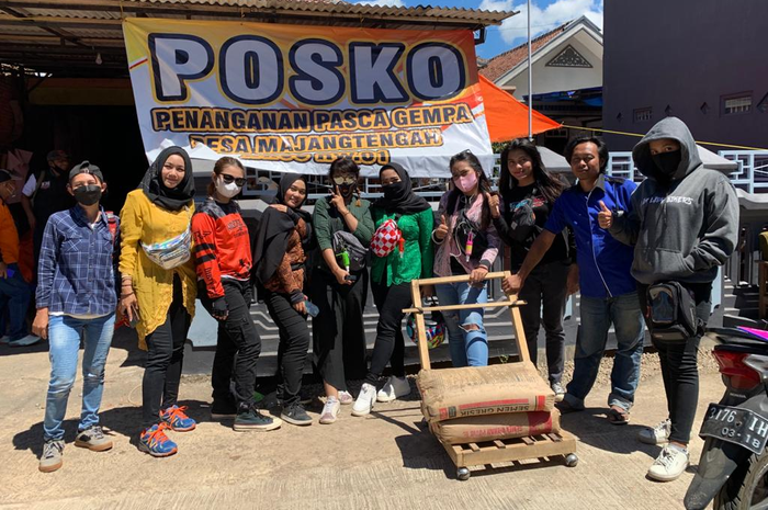 Lady Bikers Malang gelar baksos peduli Gempa Malang.