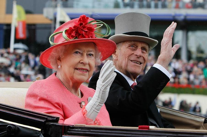 Ratu Elizabeth dan Pangeran Philip saat perayaan Ulang Tahun Ratu ke-90.