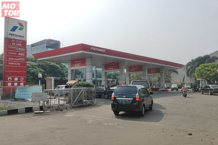 Ilustrasi SPBU Pertamina. Segini harga bensin di Indoensia dan negara tetangga lain, mana yang temurah ya?