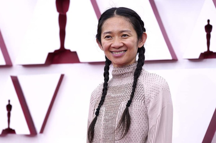 Chloe Zhao Sutradara Nomadland