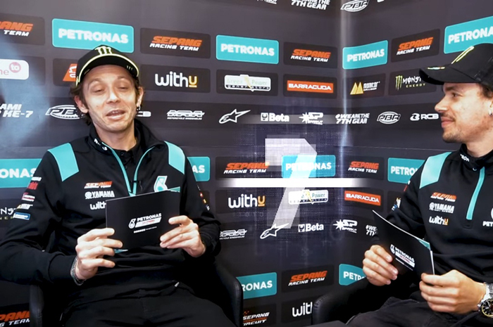 Valentino Rossi (kiri) dan muridnya Franco Morbidelli gak kalah sengitnya di luar balapan MotoGP. Seperti di video The 7-Second Challenge with Rossi and Morbidelli kreasi Sepang Racing Team