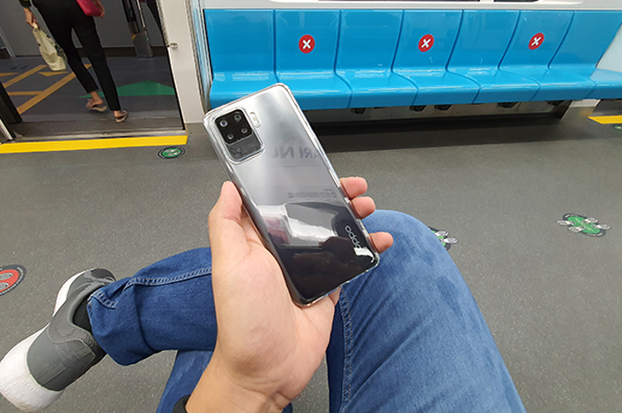 Spek OPPO Reno6 terlihat di sertifikasi TENAA (on pic: OPPO Reno5 F)