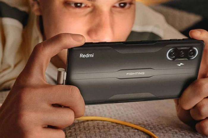 Ilustrasi bermain game di Redmi K40 gaming