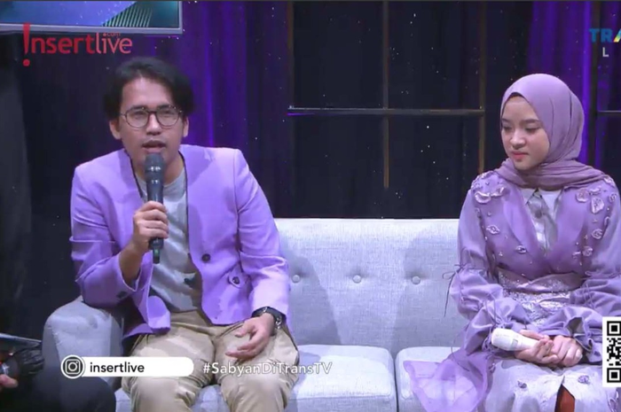 Nissa Sabyan dan Ayus Sabyan selalu mengenakan baju couple. 