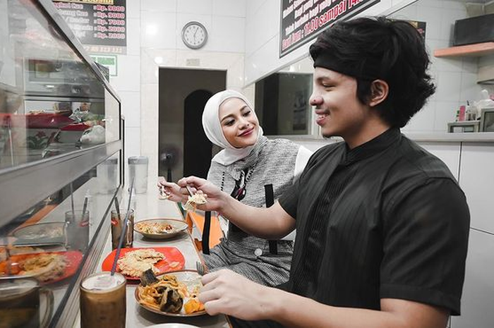 Foto Aurel Hermansyah berhijab usai menikah dengan Atta Halilintar dapat pujian dari ibunda Gen Halilintar, Lenggogeni Faruk.