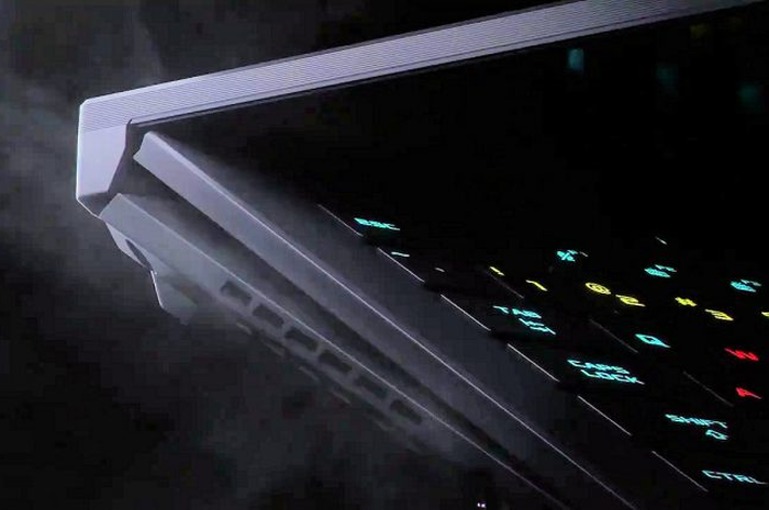 Tampilan Asus  ROG Zephyrus S17