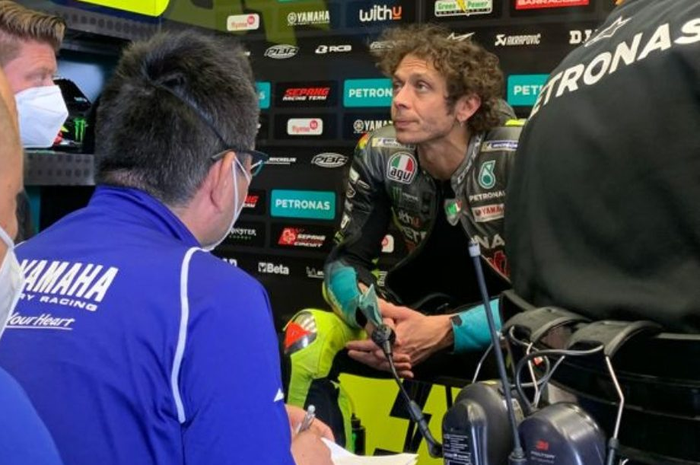 Wuih, akhirnya Yamaha punya solusi buat pembalap tim Petronas Yamaha SRT, Valentino Rossi di tes MotoGP Jerez 2021.