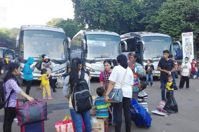 Foto ilustrasi mudik lebaran naik bis