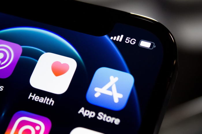 Ilustrasi App Store di perangkat iOS melindungi pengguna dari aplikasi berbahaya