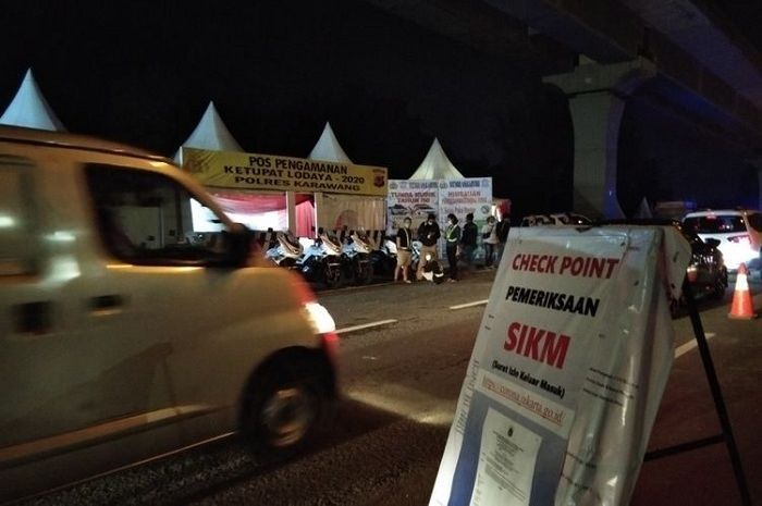 Ilustrasi pemeriksaan SIKM selama larangan mudik.