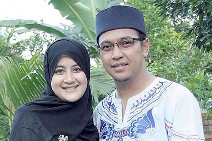 Umi Pipik dan Ustadz Jefri Al Buchori