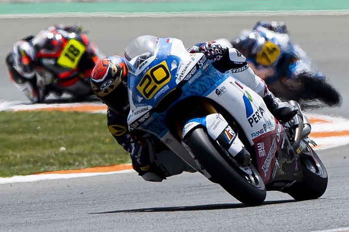 Pembalap Indonesia Dimas Ekky menyampaikan permintaan maafnya setelah gagal finis di Moto2 Valencia 2021