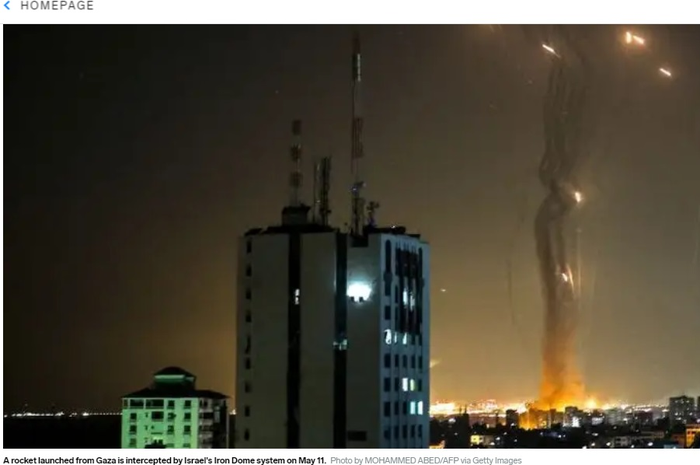 Sebuah roket yang diluncurkan dari Gaza dicegat oleh sistem Iron Dome Israel pada 11 Mei.