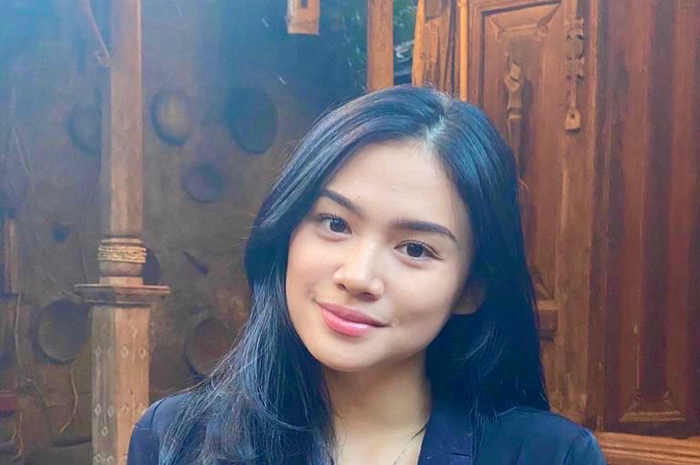 Tiarani Savitri, putri sambung Ahmad Dhani