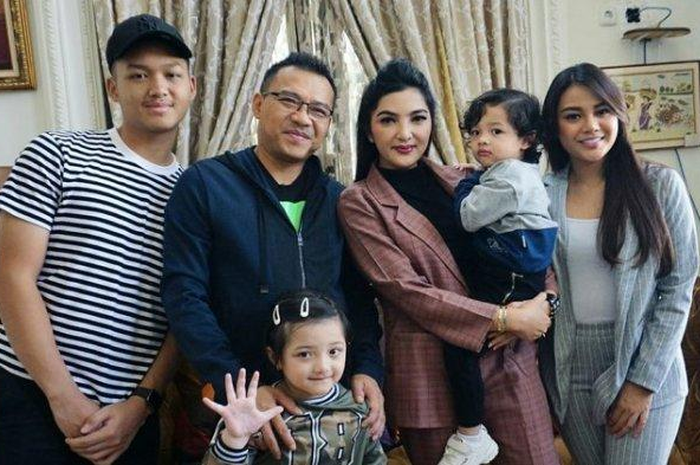 Keluarga Anang Hermansyah dan Ashanty 