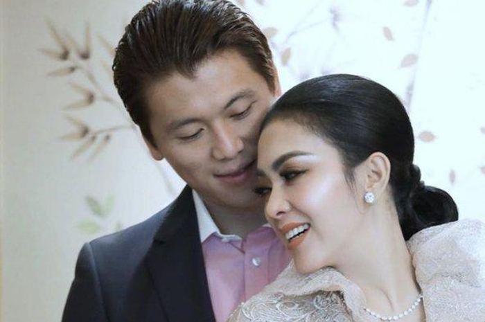 Syahrini dan Reino Barack