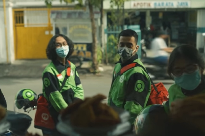 Ilustrasi driver Gojek yang dapat keuntungan GoTo.