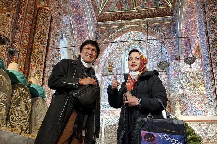 Foto Ikang Fawzi dan Marissa Haque saat berwisata ke Turki. Pasangan selebriti ini punya rumah mewah yang mirip resort. 