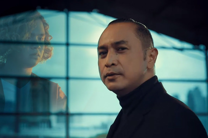 Scene dari Giring Ganesha feat. Dul Jaelani - Burung Gereja.