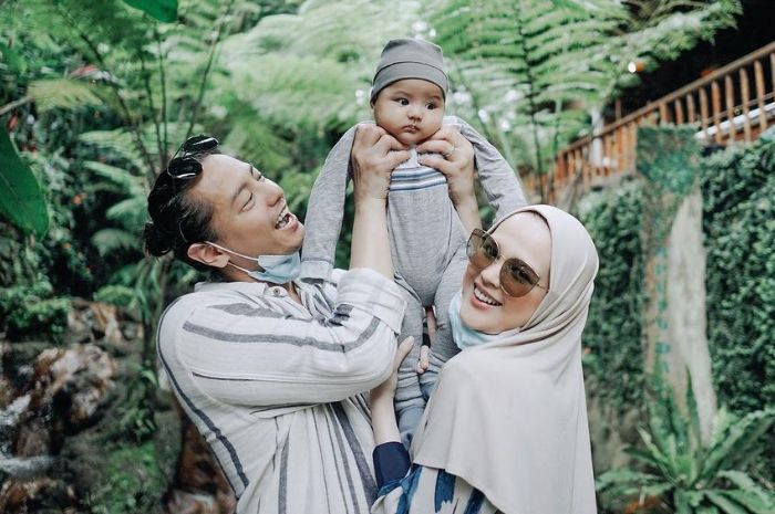 Roger Danuarta dan Cut Meyriska