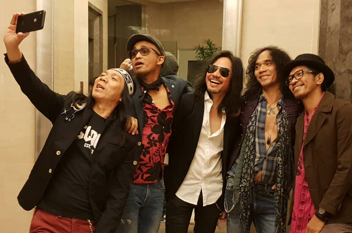 Profil Abdee Slank yang menjadi Komisaris PT Telkom Indonesia, foto mesranya dengan Sophia Latjuba bikin heboh. 