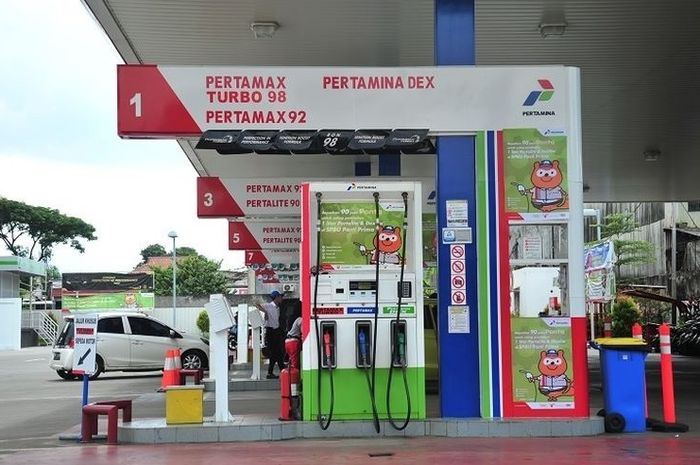 Harga BBM Pertamina ini diskon lagi, buruan isi bensin bro!