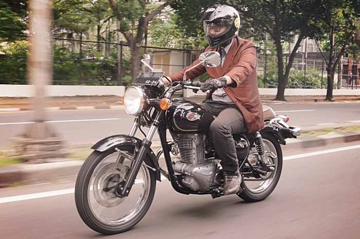 Kawasaki W250 punya tongkrongan retro klasik