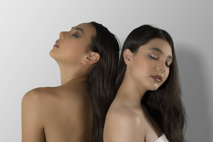 Foto Lea Ciarachel (kanan), artis 15 tahun yang memberi reaksi tak terduga usai adegan ranjangnya di Suara Hati Istri picu kontroversi.