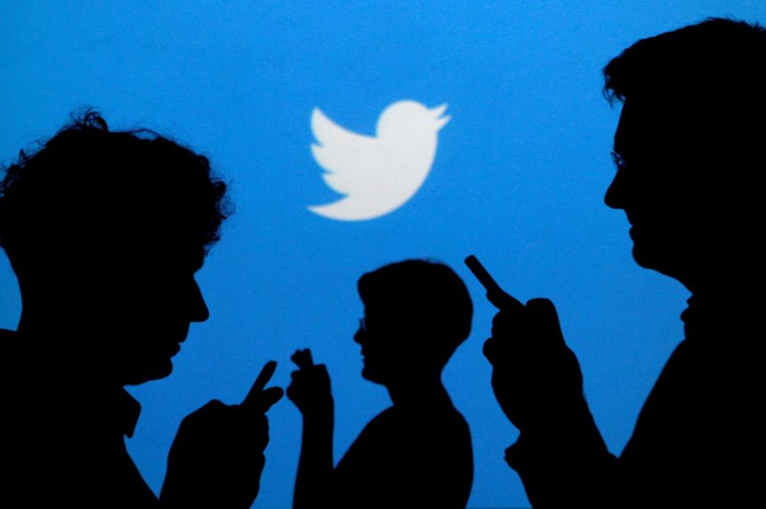 Ilustrasi orang-orang bermain Twitter