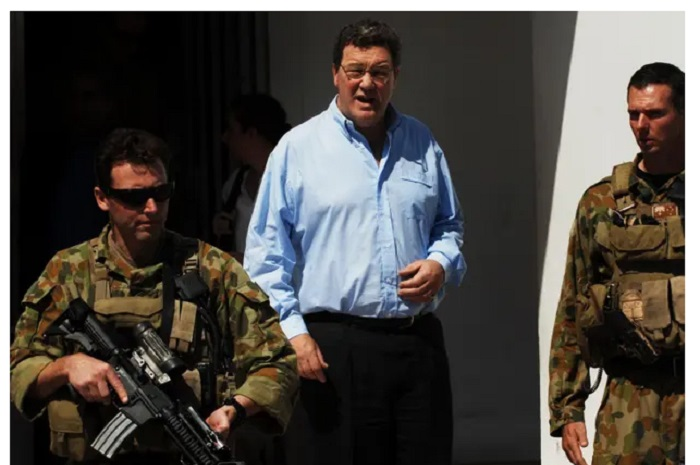 Mantan menteri luar negeri Australia, Alexander Downer, di ibu kota Timor Timur, Dili