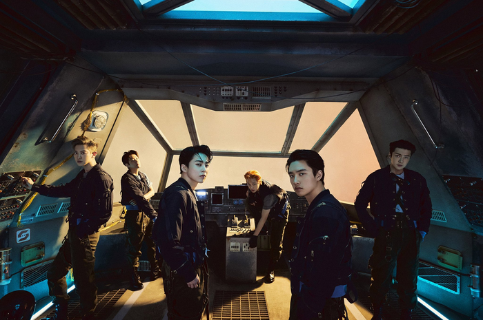 Poster comeback EXO 'Dont Fight The Feeling'