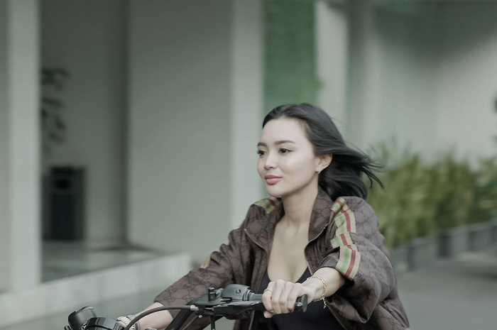 Setelah dijodohkan dengan Rangga Sunda Empire, Wika Salim yang juga sahabat Iis Dahlia ini mengunggah foto bayi. Netizen heboh.