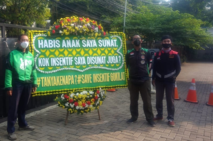 Aksi protes driver GoKilat dengan mogok beroperasi dan kirim karangan bunga ke kantor Gojek