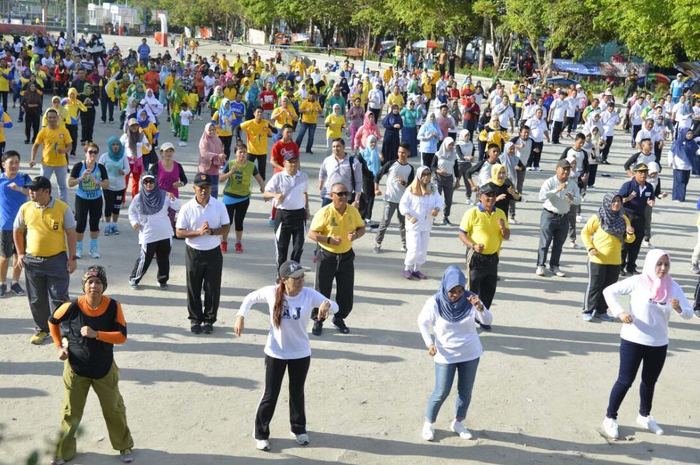 Macam-macam gerak langkah kaki dalam senam irama yang  disebut juga dengan aktivitas gerak berirama. 