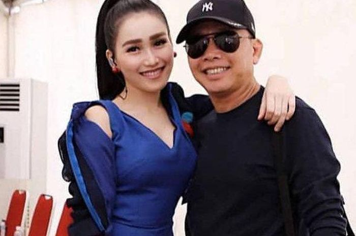 Ayu Ting Ting dan Ayah Rozak
