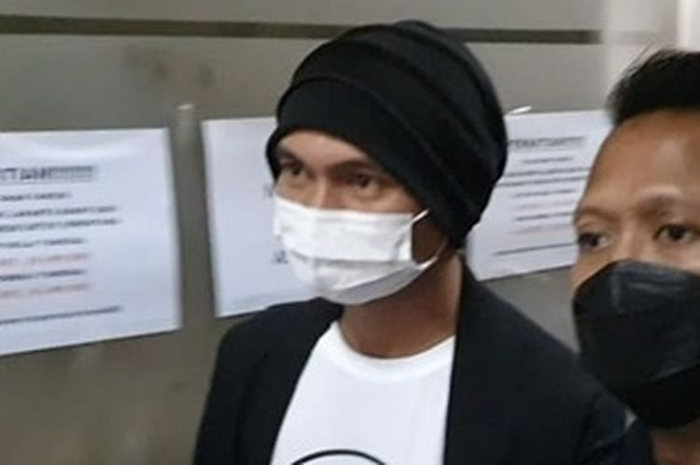 Anji saat jalani pemeriksaan di Polres Jakarta Barat, Senin (14/6/2021).  