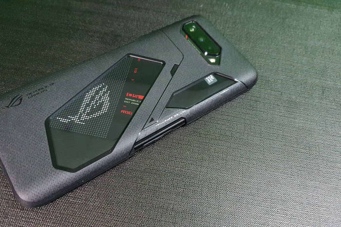 ASUS ROG Phone 5 tak hanya hadir sendiri namun bersama ROG Phone 5 Ultimate.