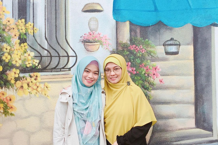 Dituding bentak Teh Ninih di masjid dan terseret dalam masalah pernikahan orangtuanya, putri sulung Aa Gym Ghaida Tsurayya memberi jawaban tak terduga.