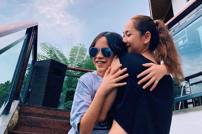 Foto kedekatan BCL dan Noah Sinclair.  Ini kondisi Noah Sinclair usai sang ibu positif corona.