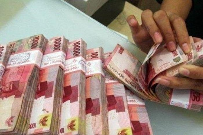 Ilustrasi uang tunai. Hindari Pinjol Ilegal Biar Gak Disamper Debt Collector, Ini Daftar Pinjol Resmi yang Diawasi OJK