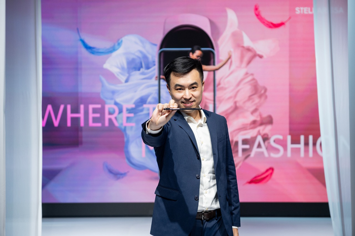 Alvin Tse, Country Director Xiaomi Indonesia pada peluncuran Mi 11 Lite dan Mi 11 Ultra.
