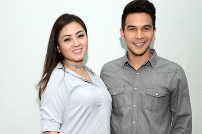 Rumah tangga Jonathan Frizzy dan Dhena Devanka diisukan retak