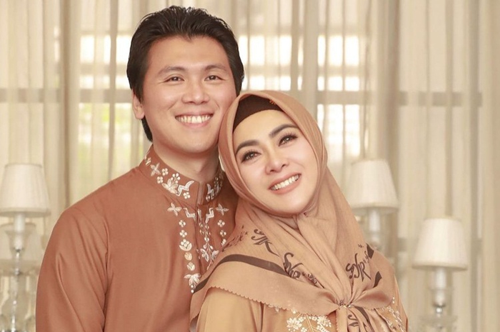 Syahrini dan Reino Barack 